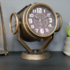 Horloge de table en métal style indus